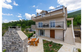 Nice home in Vrlika with WiFi and 4 Bedrooms